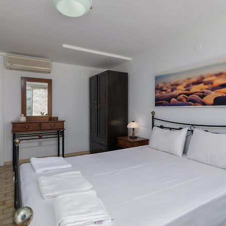Areti'S Milos Guesthouses Adamantas  ภายนอก รูปภาพ