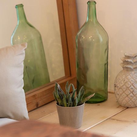 Areti'S Milos Guesthouses Adamantas  ภายนอก รูปภาพ