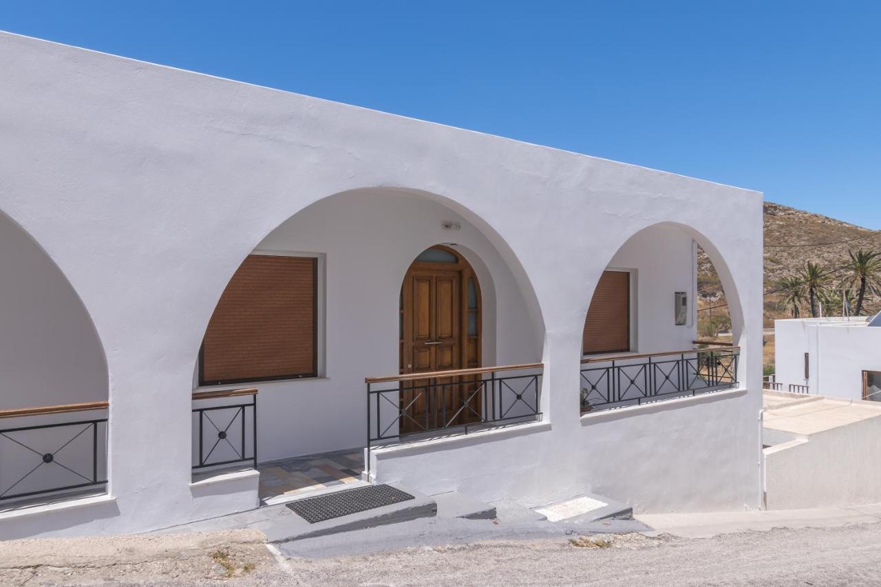 Areti'S Milos Guesthouses Adamantas  ภายนอก รูปภาพ