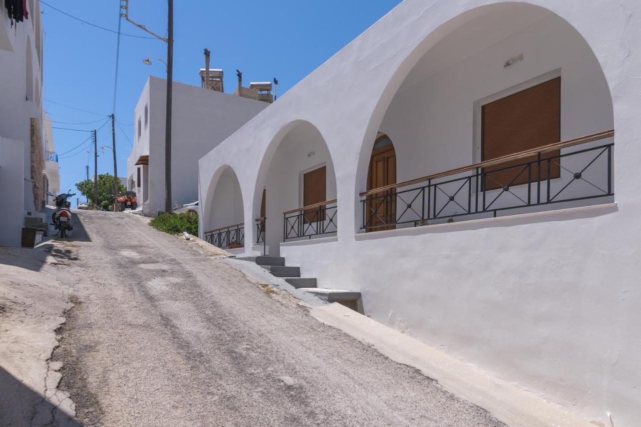 Areti'S Milos Guesthouses Adamantas  ภายนอก รูปภาพ