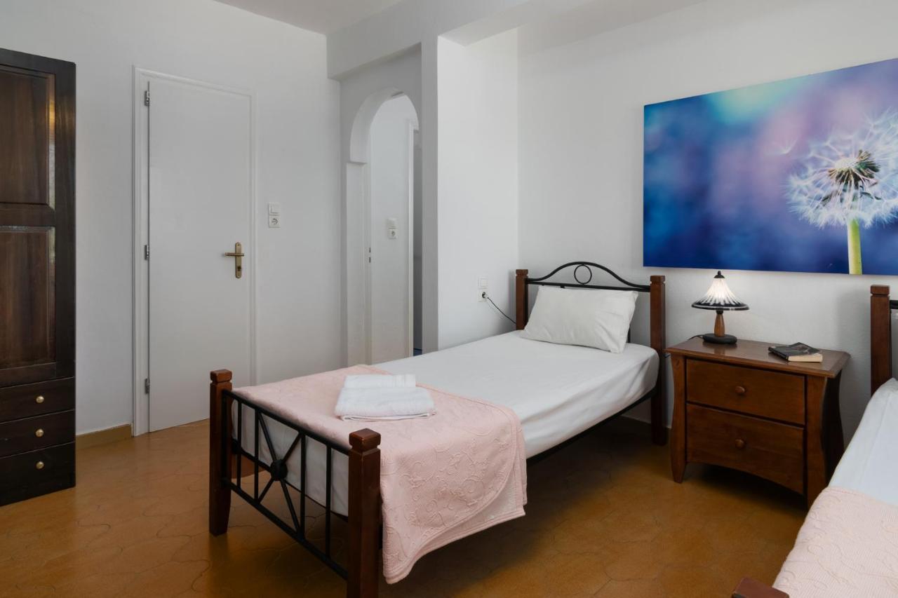 Areti'S Milos Guesthouses Adamantas  ภายนอก รูปภาพ