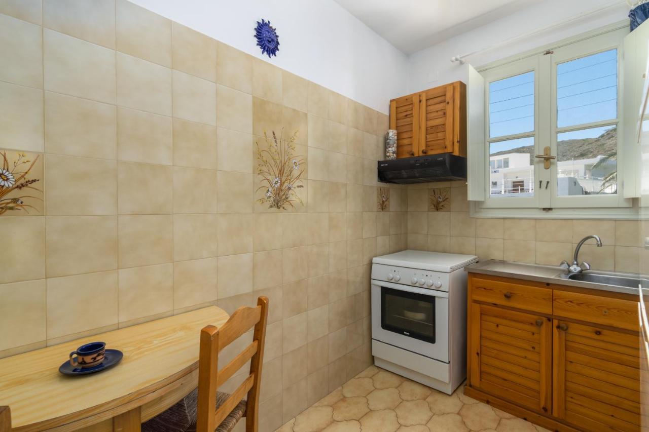 Areti'S Milos Guesthouses Adamantas  ภายนอก รูปภาพ
