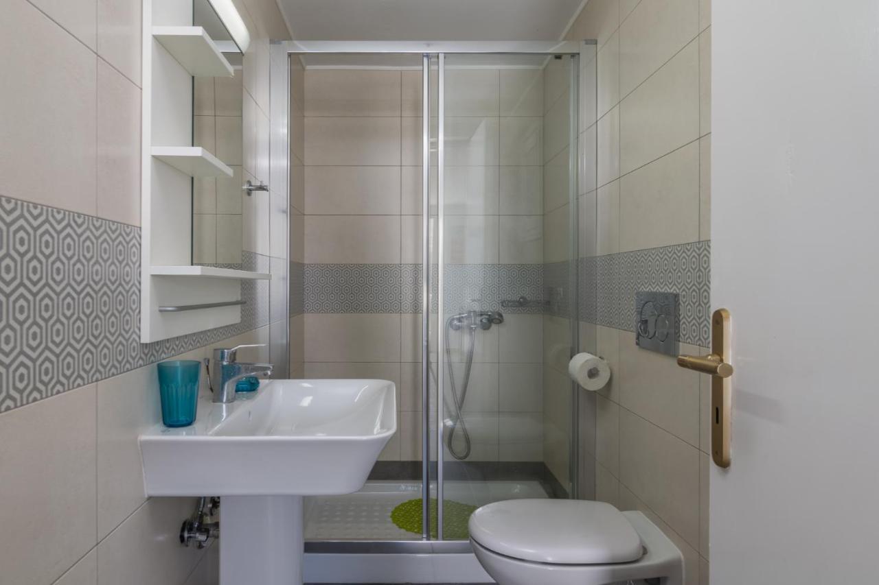 Areti'S Milos Guesthouses Adamantas  ภายนอก รูปภาพ