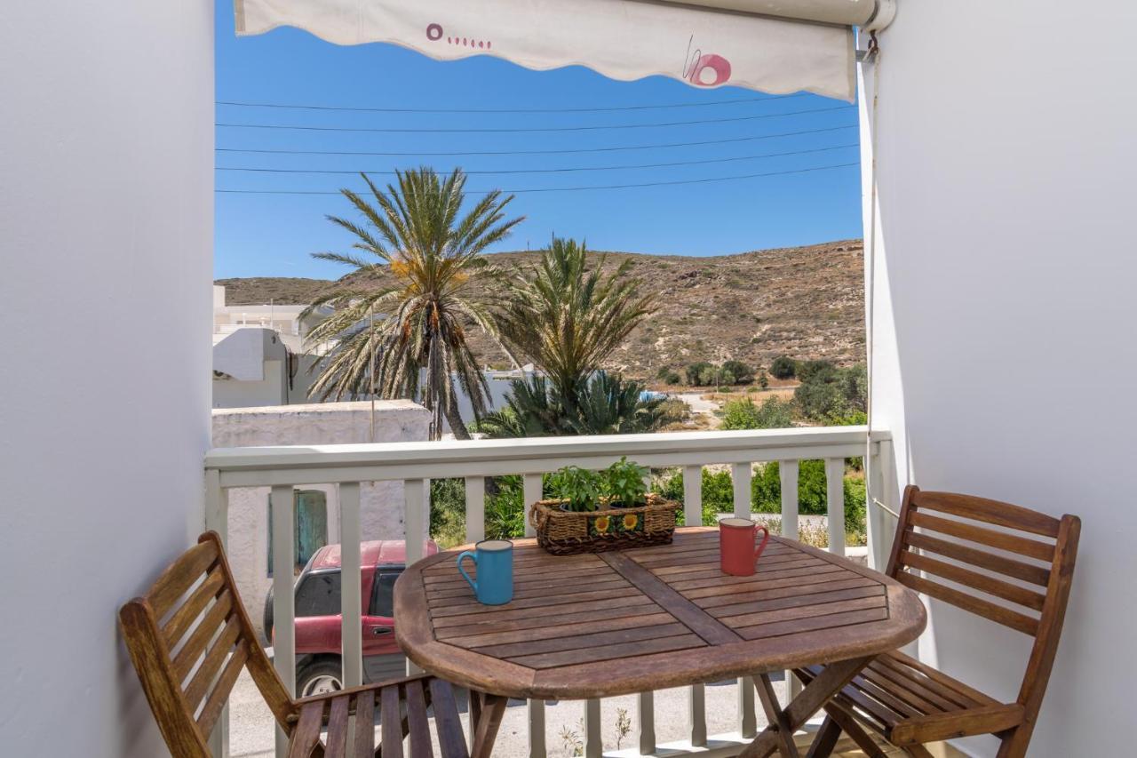 Areti'S Milos Guesthouses Adamantas  ภายนอก รูปภาพ