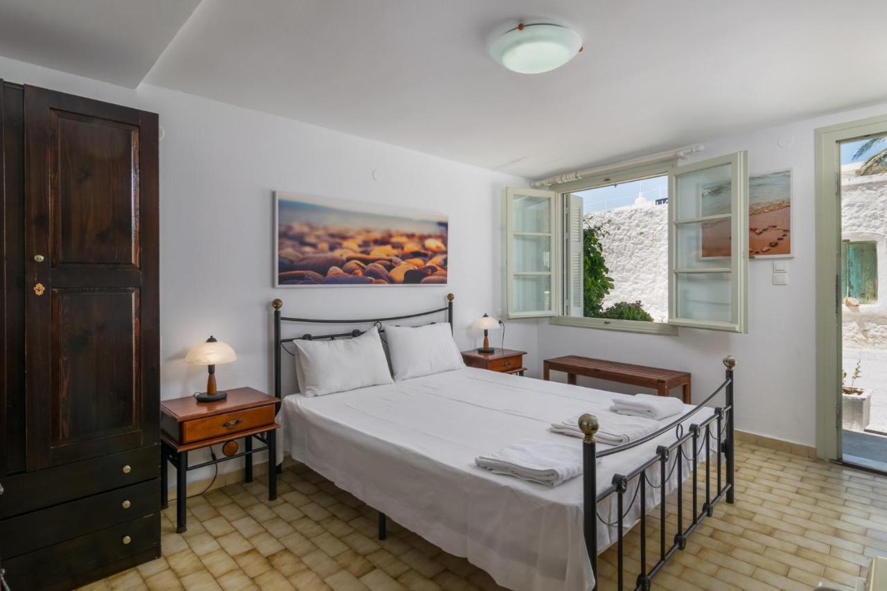 Areti'S Milos Guesthouses Adamantas  ภายนอก รูปภาพ
