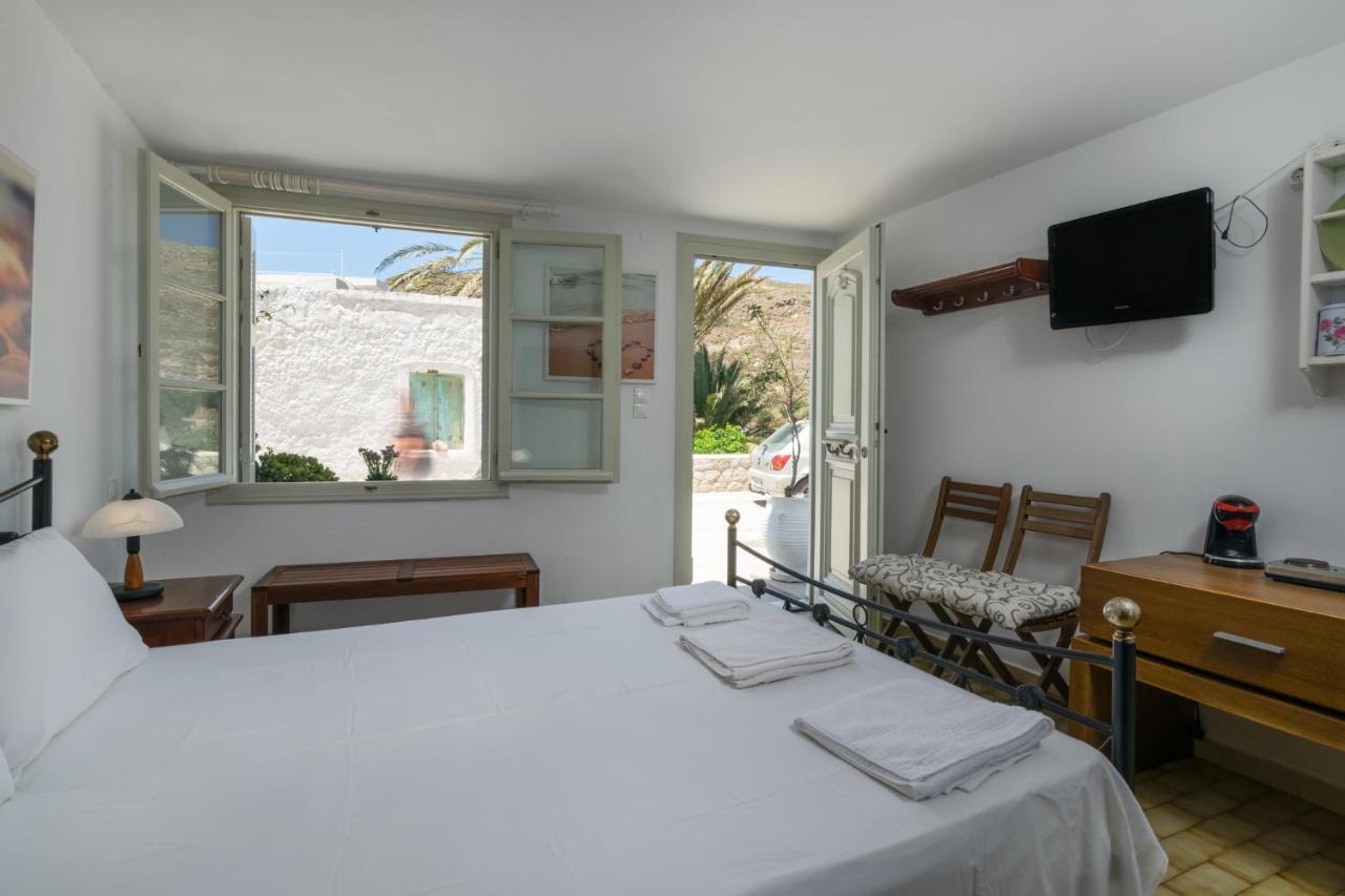 Areti'S Milos Guesthouses Adamantas  ภายนอก รูปภาพ