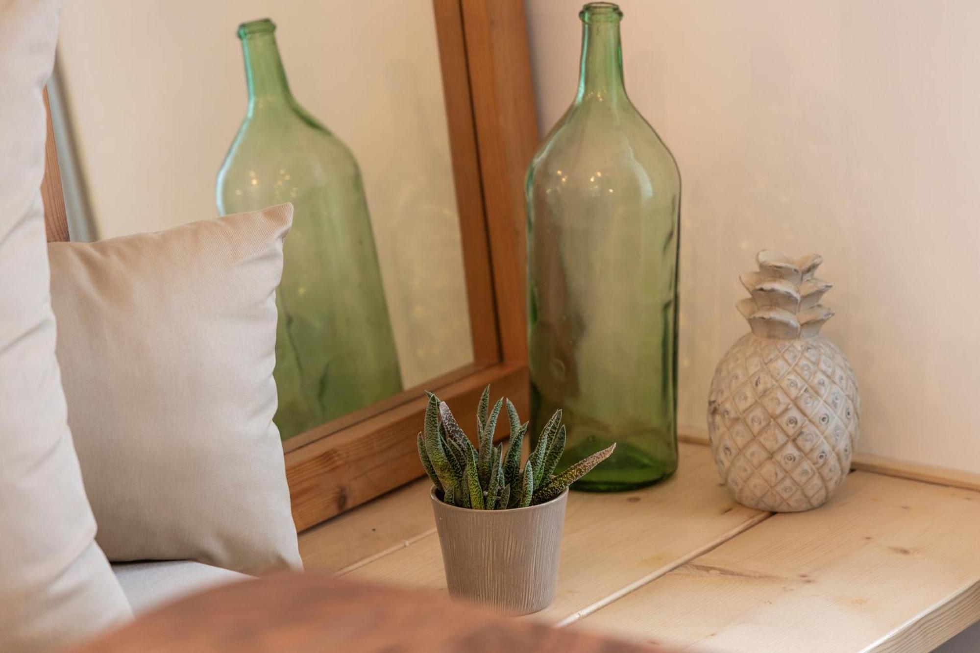 Areti'S Milos Guesthouses Adamantas  ภายนอก รูปภาพ