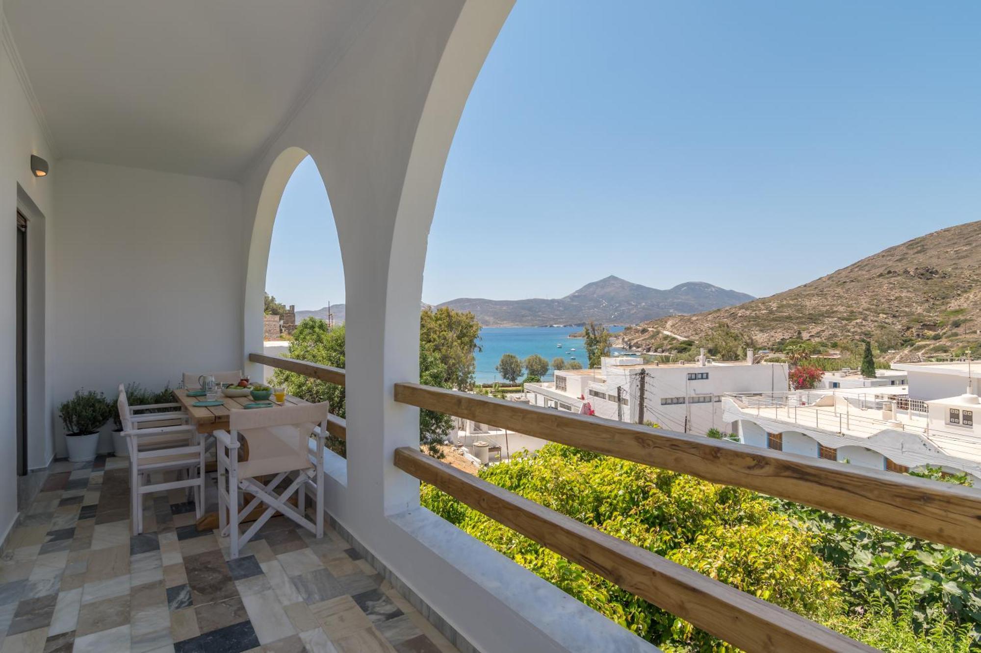 Areti'S Milos Guesthouses Adamantas  ภายนอก รูปภาพ